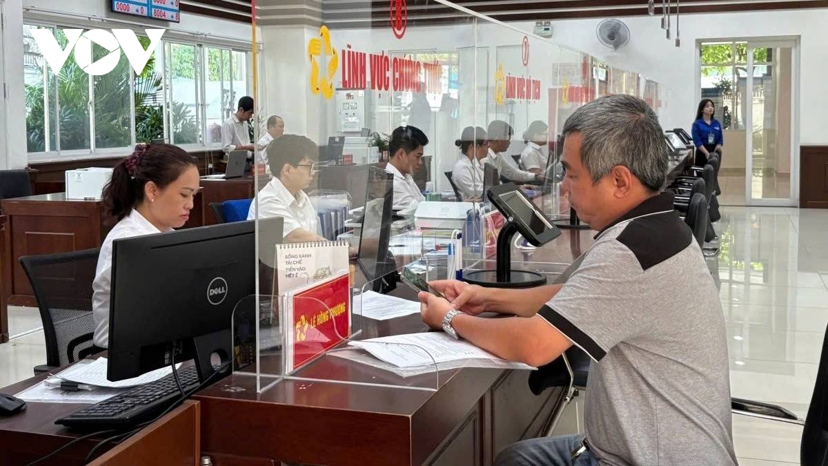 Vận hành chính quyền 2 cấp ở TP.HCM: Chuyển từ "quản lý" sang "phục vụ"